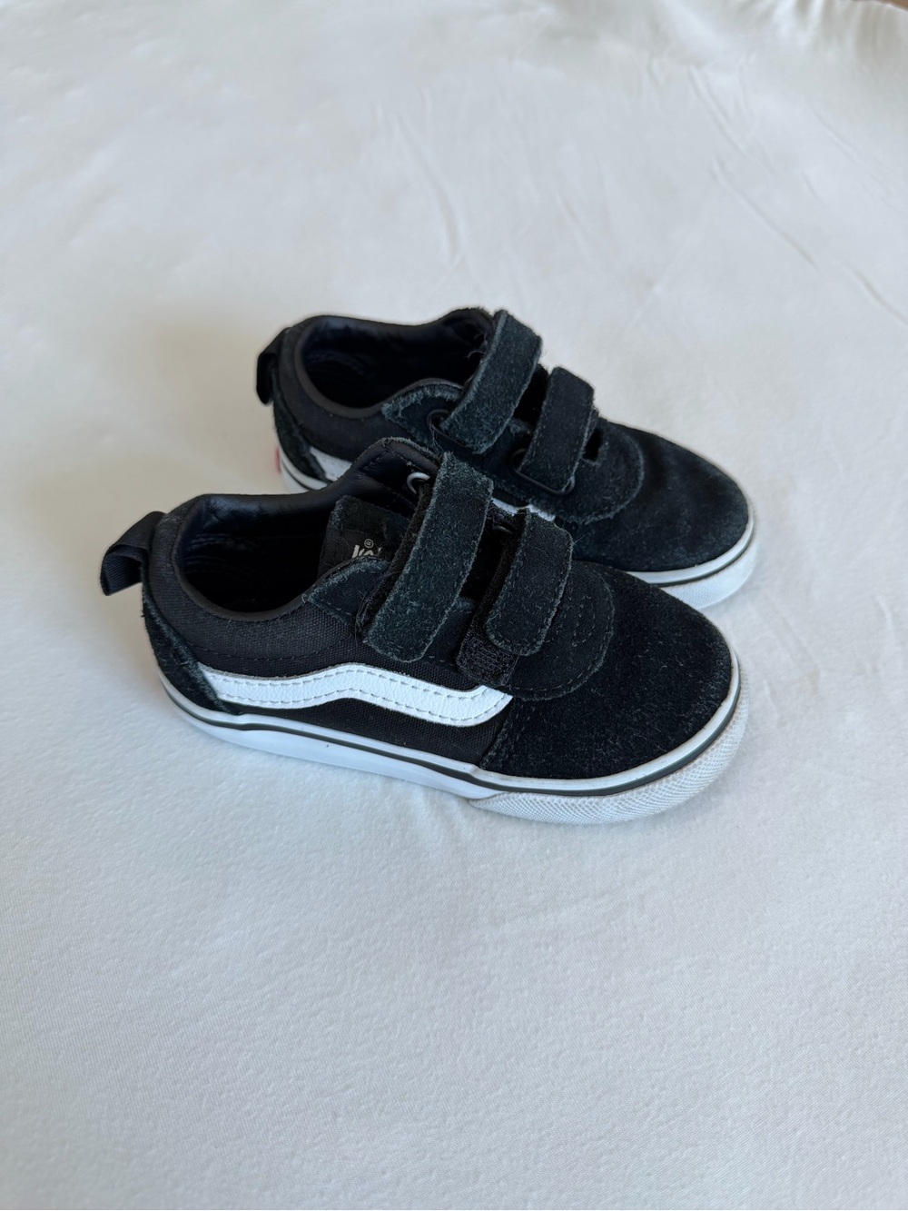 Vans Kids Black & White Velcro Skate Shoes Toddler Size 8